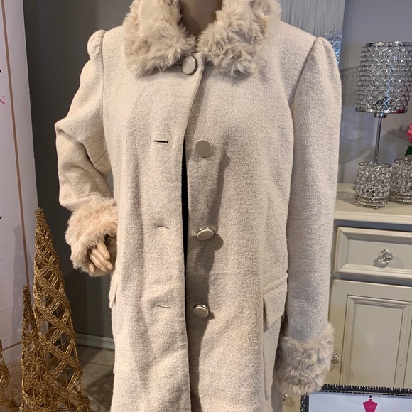 Cream faux fur collar coat - Picture 4 of 4